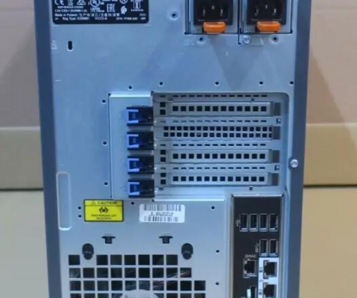 Quad-Core E3-1260LV5 8-Bay T330 32GB