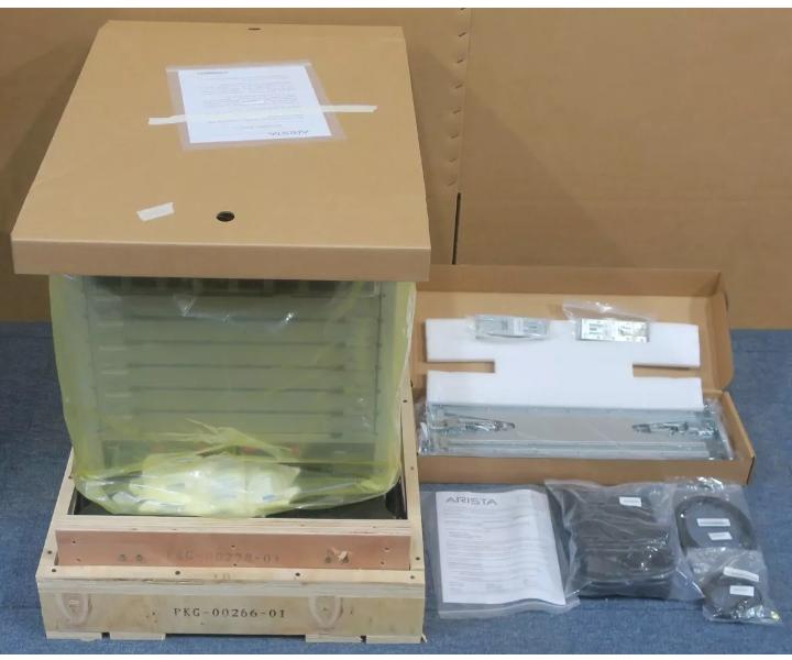 DCS-7308 8-Slot EM-7300X-32Q-LC EM-7300-SUP
