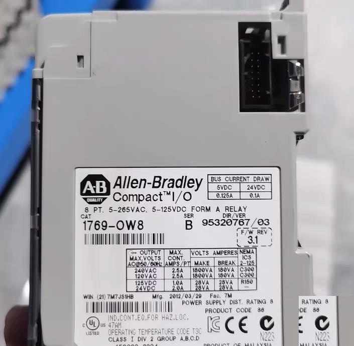 1769-OW8AB 1769-OW8 8 PT 5-265VAC 5-125VDC PLC