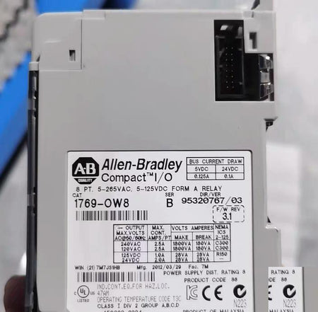 1769-OW8AB 1769-OW8 8 PT 5-265VAC 5-125VDC PLC