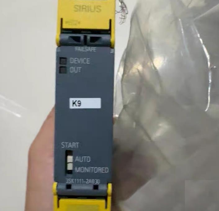 3SK1111-2AB30 AC DC 24V 0 85-1 1V AC 1 2V DC 5A