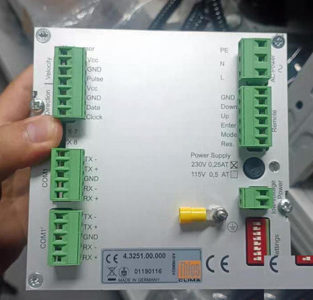 86 Thies CLIMA 4 3251 00 000 LCD km h m s kn Bft Thies CLIMA 4 3251 00 000 LCD km h m s kn Bft