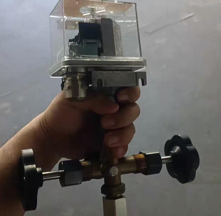 96 Sauer Compressors FF4-32 GL DAH 2-32bar 230V AC1 GL Sauer Compressors FF4-32 GL DAH 2-32bar 230V AC1 GL