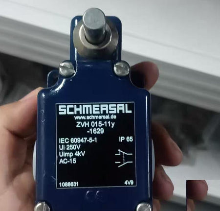97 SCHMERSAL ZVH 015-11y IP65 250V 4kV AC-15 SCHMERSAL ZVH 015-11y IP65 250V 4kV AC-15