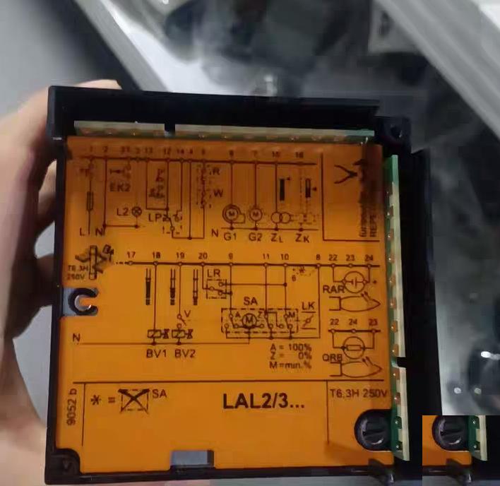 97 SIEMENS LAL2 25 230V 50-60Hz 3 5VA SIEMENS LAL2 25 230V 50-60Hz 3 5VA