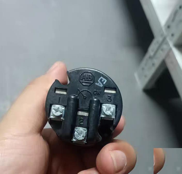 99 Allen-Bradley 800T-U29 10KΩ 300V AC DC 2W Allen-Bradley 800T-U29 10KΩ 300V AC DC 2W