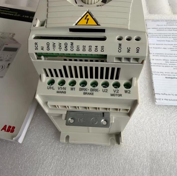 ABB ACS150-03E-04A1-41 5KW 400ｖ 6 9A