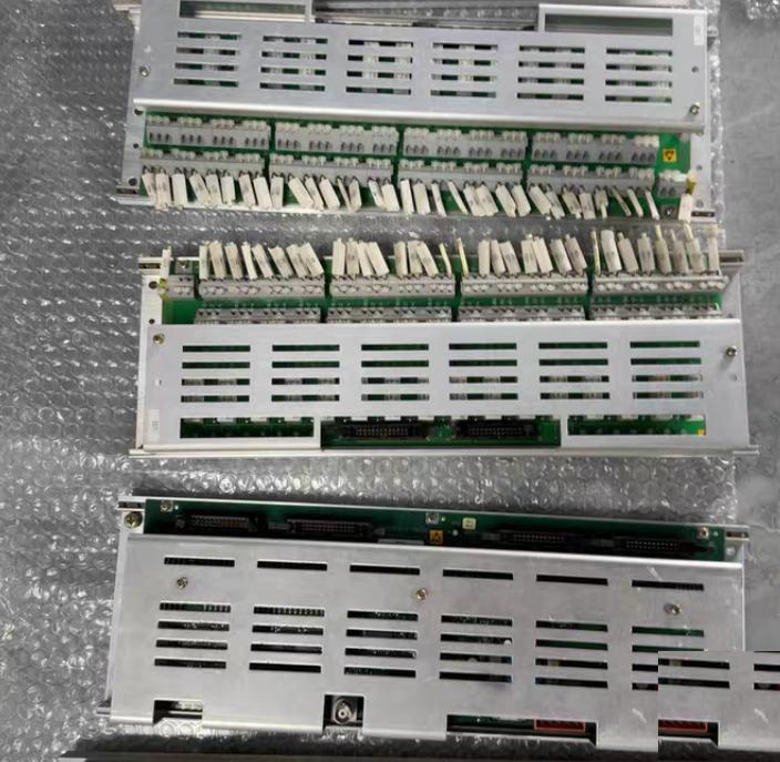 ABB HIEE300690R0001 AR C093 AE01 4 HIEE300910R0001 UFC092 BE01 4 HIEE300661R0001 UPC090 AE01 2
