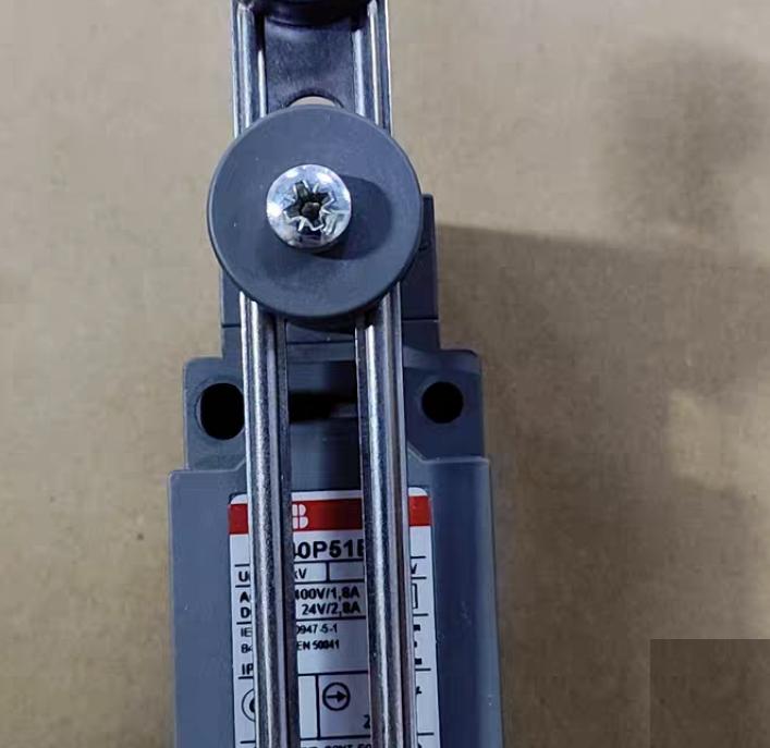 ABB LS40P51B11 400V 1 8A 24V 2 8A