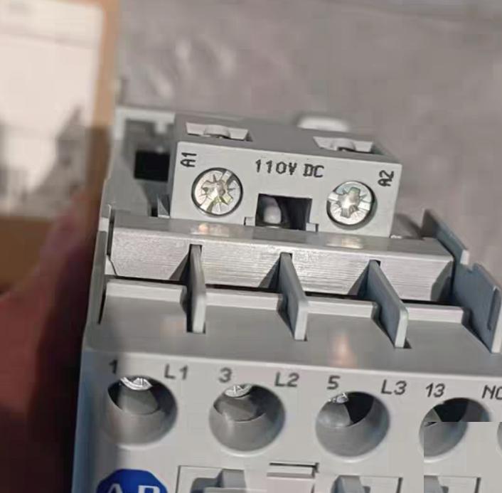 AB 100-C12ZD10 DC110V 240 G4-3