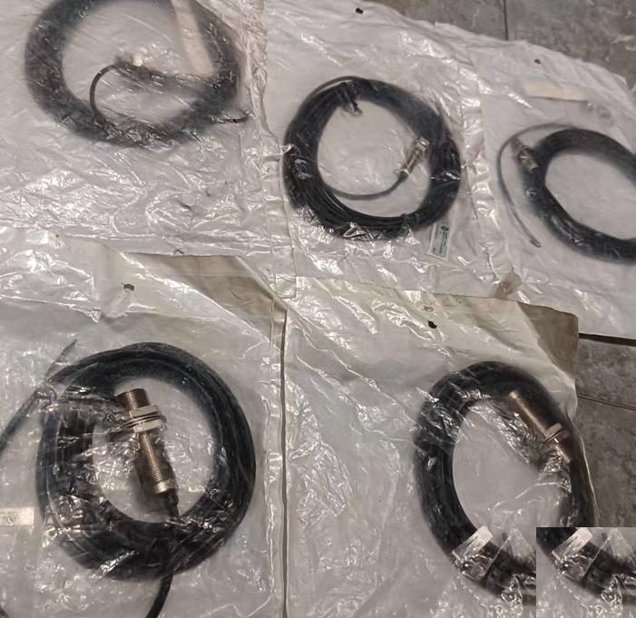 AB 872C-M8CP18-E2 2 75 872C-D3NP8-E5 3 55 320