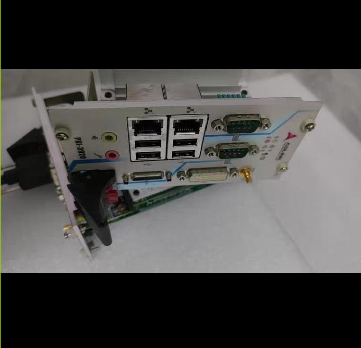ADLINK PXI-3920                           512 MB DDR2     160 GB SATA