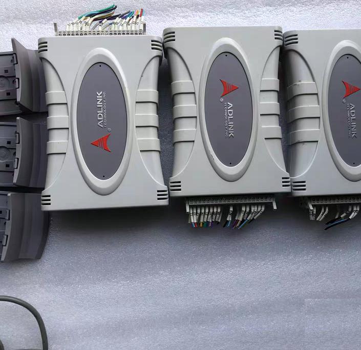 ADLINK USB-7230 300