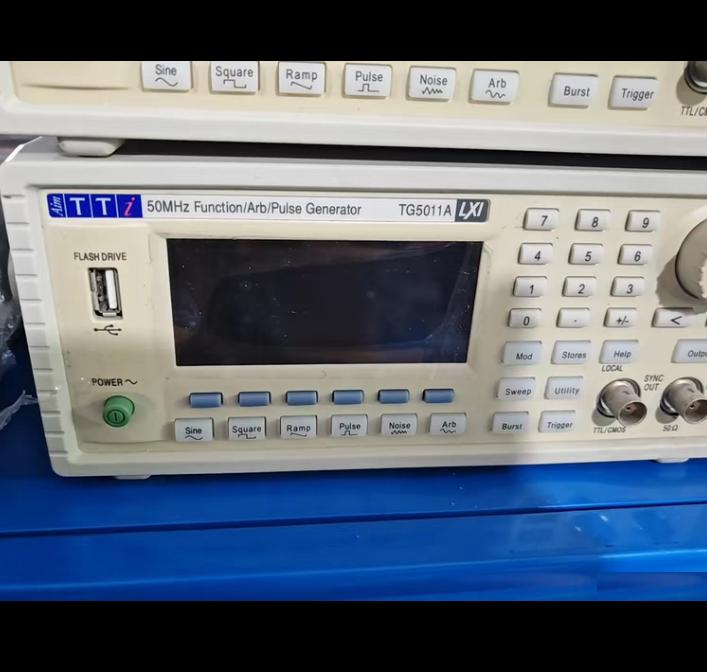 Aim-TTi TG5011A 50MHz dds prbs sin x x 0 001mhz 50MHz 14 1μHz μ v 20mV 20V Peak Peak 50ohms - 128K 125MS s USB LCD am fm pm pwm f bspk sum prbs windows plus USB LAN LXI