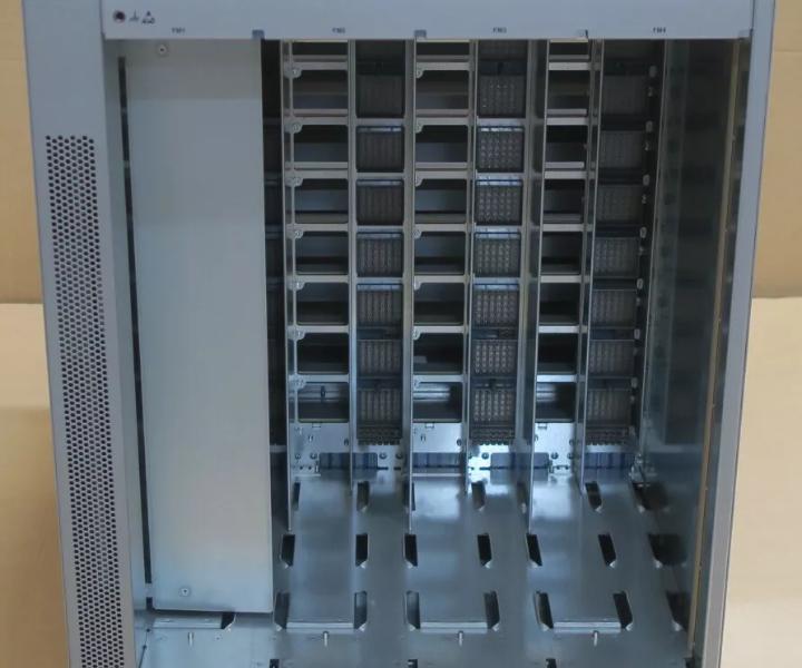 DCS-7308 8-Slot EM-7300-SUP PWR-3KT-AC-RED