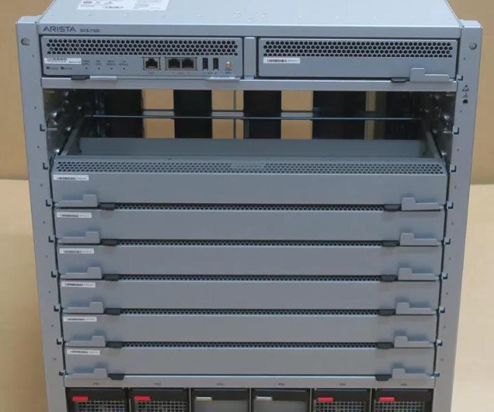 DCS-7308 8-Slot EM-7300-SUP PWR-3KT-AC-RED