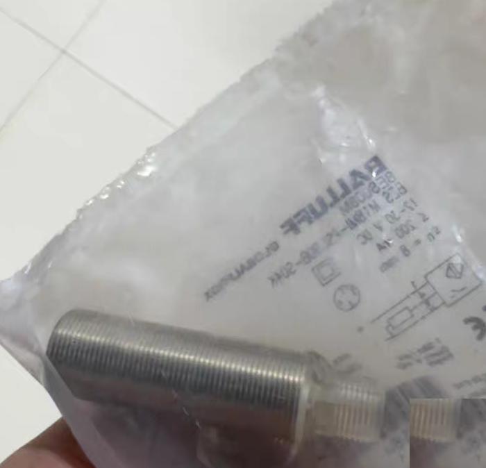 BALLUFF BES008M BES M18MI-PSC80B-S04K 12-30V DC 200mA 8mm