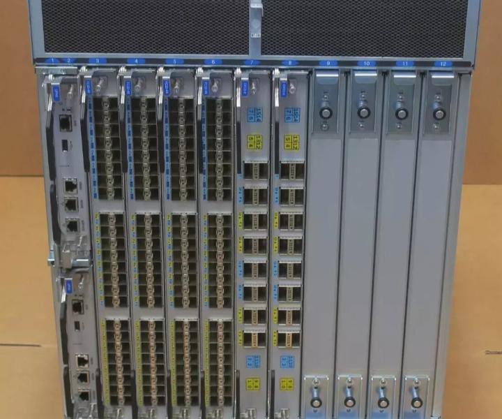 X6-8 SAN512B-6 8-Slot 8961-F08 FC32-48 Gen6 2xCPX6