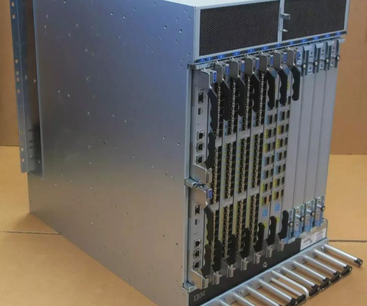 X6-8 SAN512B-6 8-Slot 8961-F08 FC32-48 Gen6 2xCPX6