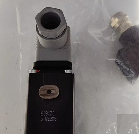 Burkert 0330 A 24VDC 8W G1 4