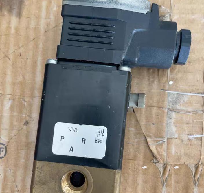 Burkert 0330 C 3 0 NBR MS 24V DC G1 4 PN0-10bar 8W 0018-3734-620