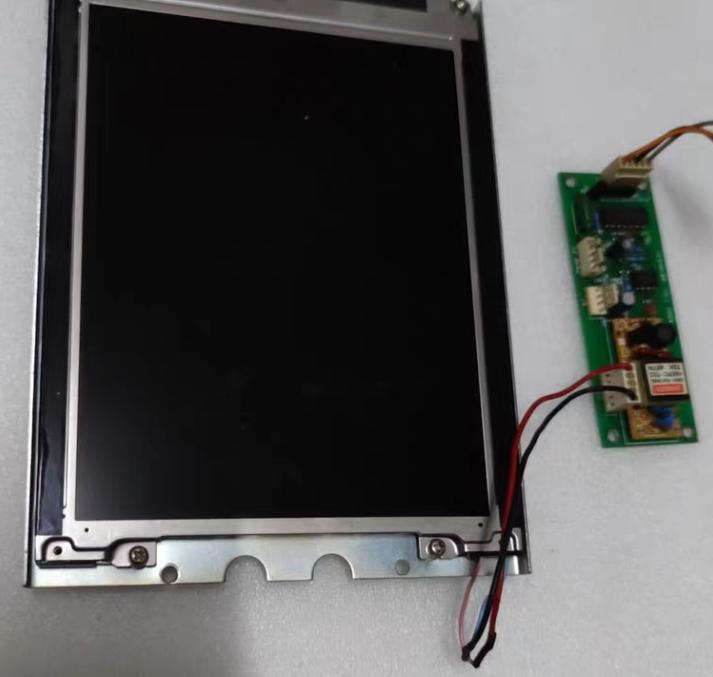 C2         LM8V302H