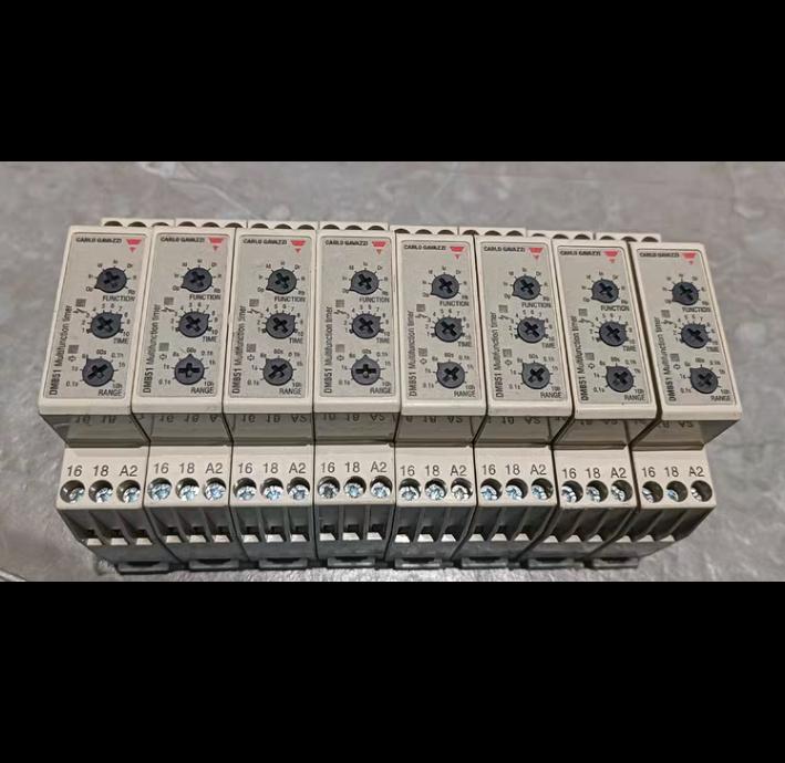 CARLO GAVAZZI DAA01DM24 2 70 DMB51CW24B004 8 35