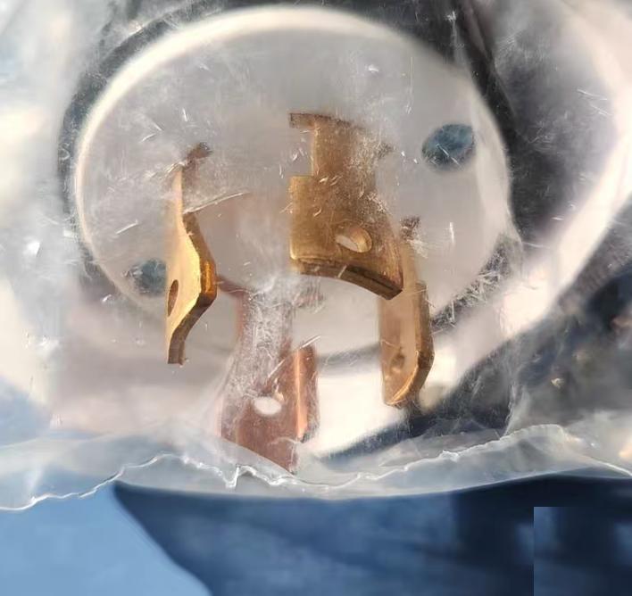 COOPER NEMA L15-30P Cooper L15-30P Plug 30A 250V 3Ph 3P4W Locking Bw 200 HUBBELL HBL2721 Leviton 2721