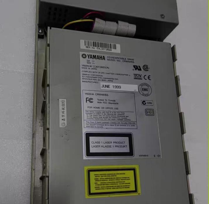 CRW4416S CD    5V 12V   SCSI