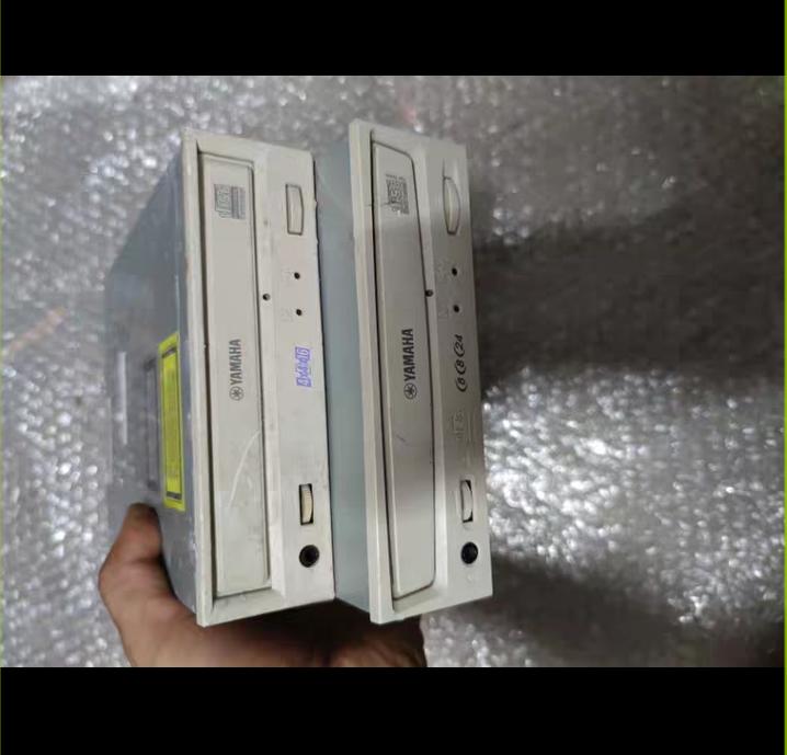 CRW4416S  CRW8824S     SCSI   50      2600    4012   CD