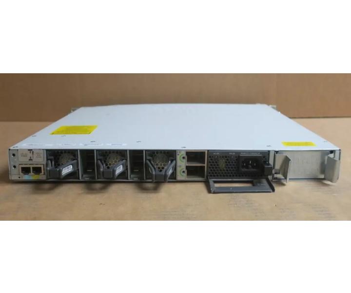 C9300-24P-E C9300-NM-8X RJ45