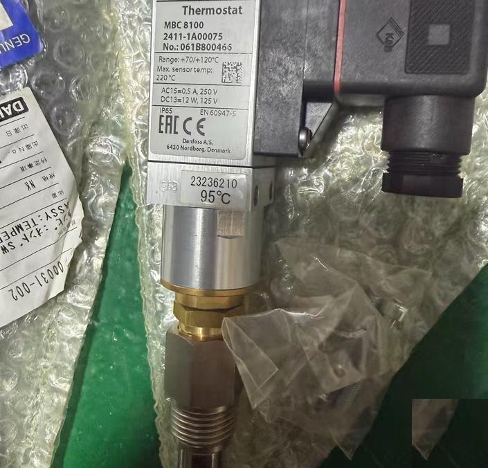 DAIHATSU MBC8100 061B800466 2411-1A00075 70-120℃ 0 5℃ AC150-250V DC12-125V 2