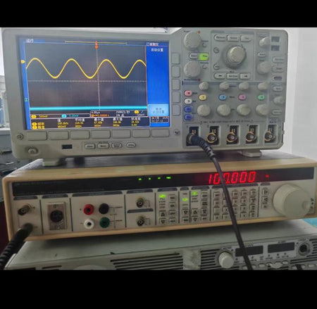 DS360 10 mHz 200 kHz -100 dBc 20 kHz 20 µVpp 40 Vpp 25 ppm 10 MHz