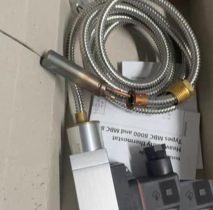Danfoss MBC8100 2431-1A02000 70 120℃ 220℃ AC15 0 5A 250V DC13 12W 125V IP65 CE
