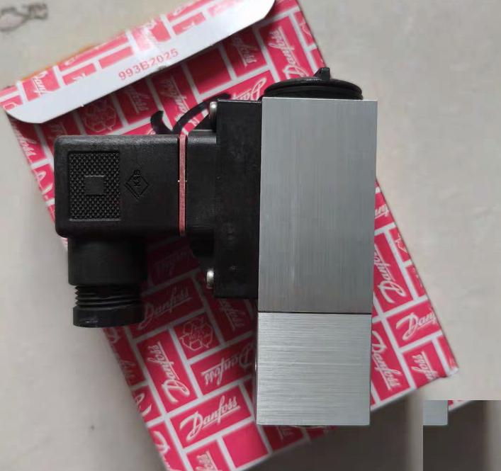 Danfoss MBC 5100 1211-1DB04 061B000466 -0 2 4bar 15bar AC15 0 5A 250V DC13 12W 125V IP65