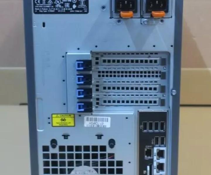 Quad-Core E3-1270V6 8-Bay T330 32GB