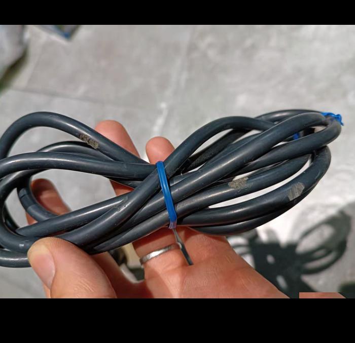 E4B-LS70E4 450 380