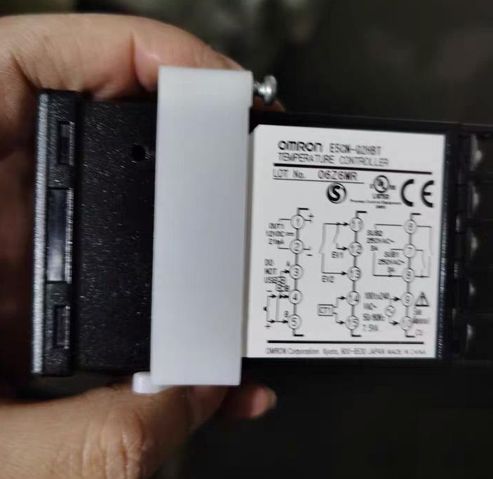 E5CN-Q2HBT 20 100-240V AC 24V AC DC