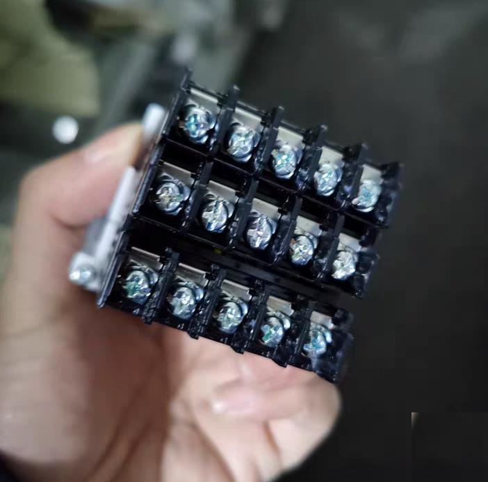 E5CN-Q2HBT 20 100-240V AC 24V AC DC