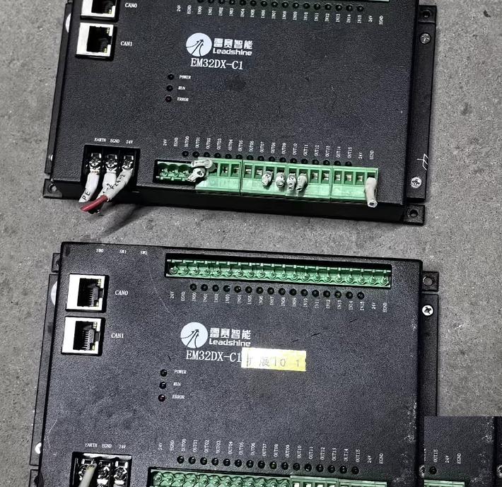 EM32DX-C1