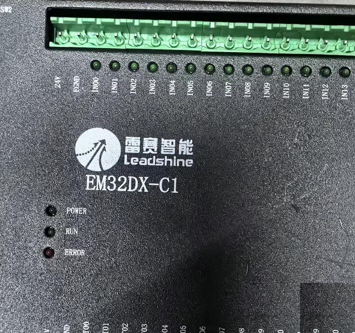 EM32DX-C1