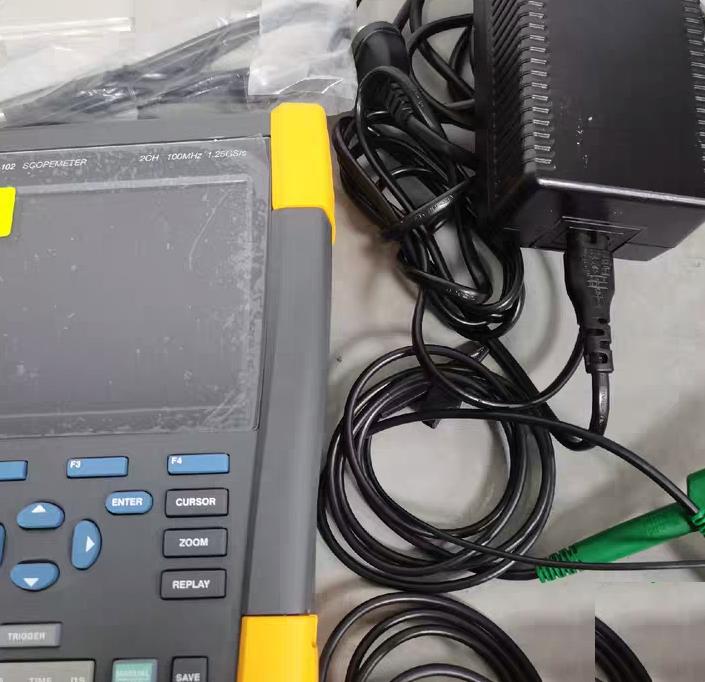 FLUKE 190-102 100mhz