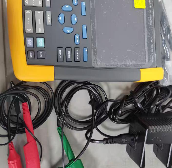 FLUKE 190-102 100mhz