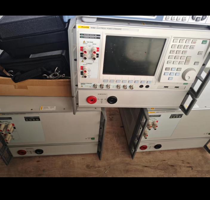 FLUKE 6100B 6105A 6106A 6125A 6135A 6145A 6101B 6120B 6130B 6140B 6145A 50A 6101B 50A 6100 80A 6106A 80A