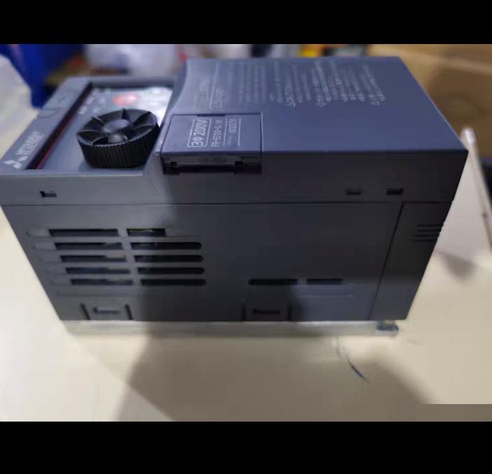 FR-E720-0 1K 200V 0 1KW 1