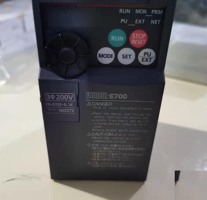 FR-E720-0 1K 200V 0 1KW 1