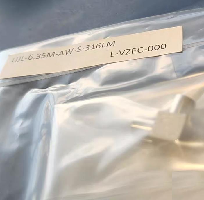 FUJIKIN UJL-6 35M-AW-S-316LM 10 Swagelok 316L VIM-VAR Micro-Fit® 90 1 4 in 6LV-4MW-9P