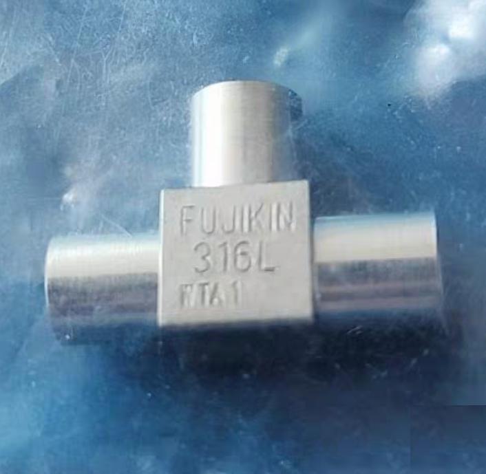 Fujikin UJT-6 35M-AW-S 39 Fujikin UJT-6 35M-AW 16 Swagelok316L VIM-VAR Micro-Fit® 1 4 in 6LV-4MW-3 270 30
