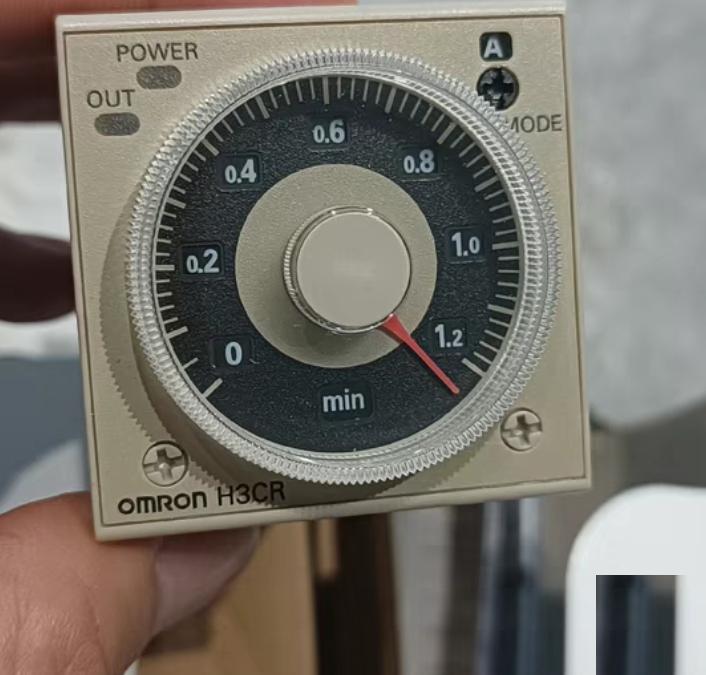 H3CR-A8E 2 H3CR-A8E-TF 1 H3CR-A8E-314 1 100-240V 130