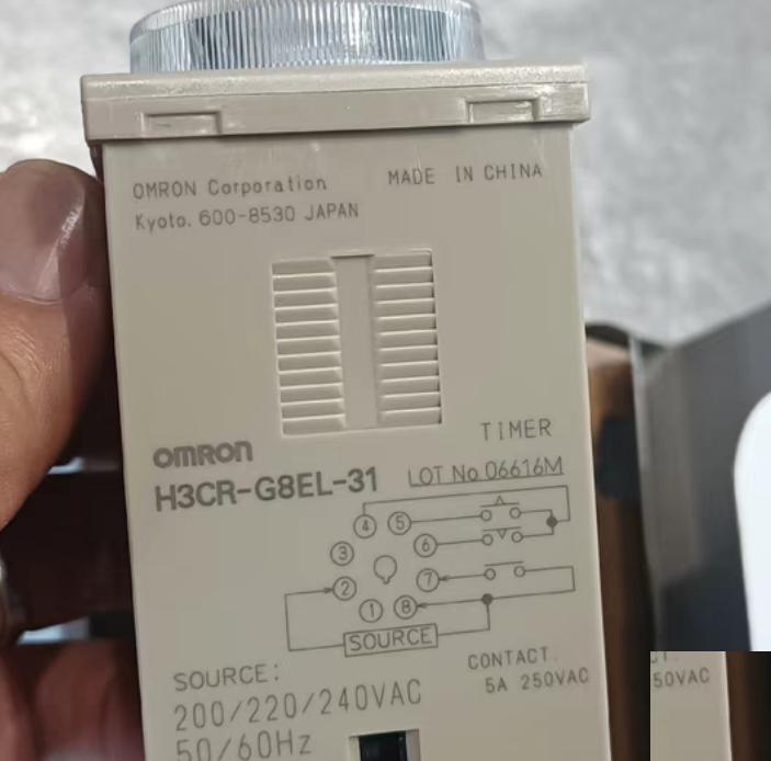 H3CR-HRL 220V 3 24V 4 110V 1 8 100